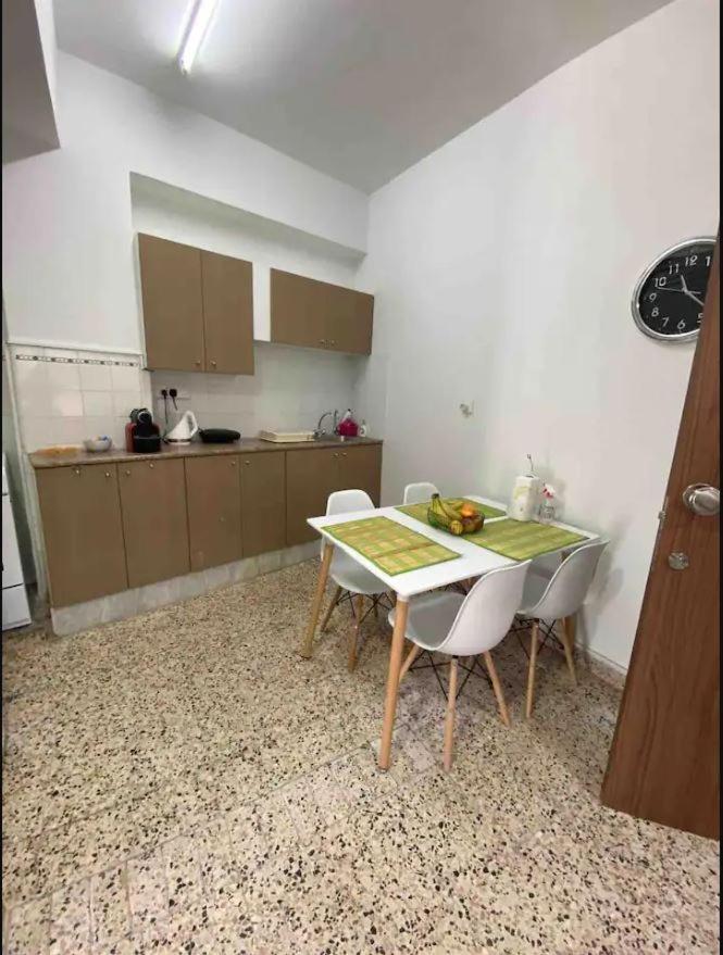 2 Bedroom Apt In Ermou 4 Minute Walk Beach Larnaka Exterior foto